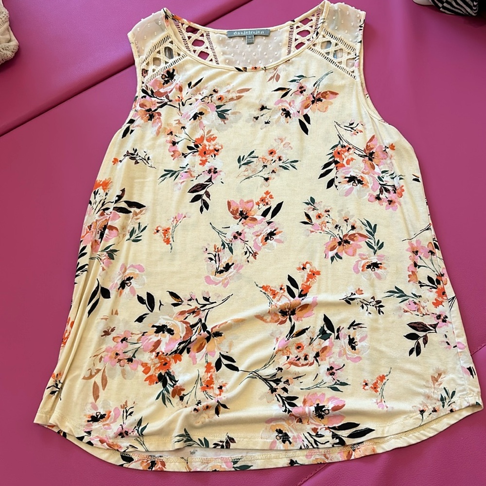 Flowy floral tank